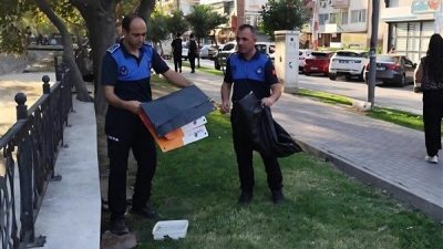 Denetimlerde, kamuya ait alanlara izinsiz olarak asılan afişler toplandı. S&ouml;z