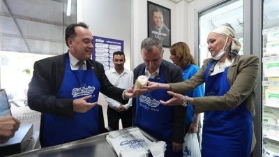 Şehzadeler il&ccedil;esinde a&ccedil;ılan Kent Lokantası ve Halk Mandıra a&ccedil;ılışının ardından
