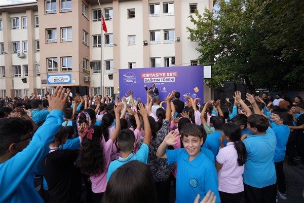 İBB Gen&ccedil;lik Hizmetleri Şube M&uuml;d&uuml;rl&uuml;ğ&uuml; tarafından temin edilen setler, İl
