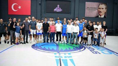&Ccedil;ayırova Belediyesi , İlkan Karaman anısına d&uuml;zenlenen turnuvada şampiyon oldu.