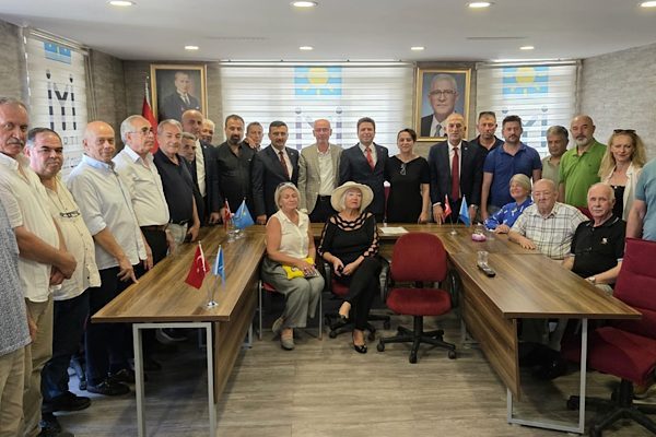 İYİ Parti Bursa teşkilatlarında Yıldırım ve Nil&uuml;fer il&ccedil;elerinde il&ccedil;e başkanlığı
