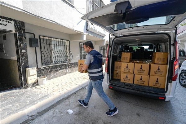 İzmir B&uuml;y&uuml;kşehir Belediyesi Sosyal Hizmetler Dairesi Başkanlığı ekipleri tarafından 2025