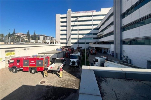 İzmir B&uuml;y&uuml;kşehir Belediyesi İtfaiye Dairesi Başkanlığı ekipleri, saat 8.50 sıralarında