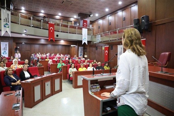 İzmit Belediyesi&rsquo;nin 5 Aralık Kadın Hakları G&uuml;n&uuml;&rsquo;nde tanıtımını yaptığı Yerel