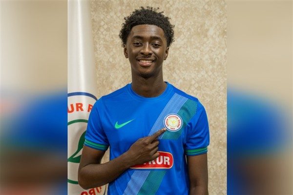 &Ccedil;aykur Rizespor,&nbsp;Gana asıllı İngiliz futbolcu Jesurun Rak-Sakyi&rsquo;yi kiralık olarak kadrosuna