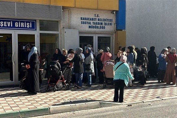 Sosyal Yardım İşleri M&uuml;d&uuml;rl&uuml;ğ&uuml; aracılığıyla ihtiya&ccedil; sahibi &ouml;ğrencilere kırtasiye &ccedil;eki
