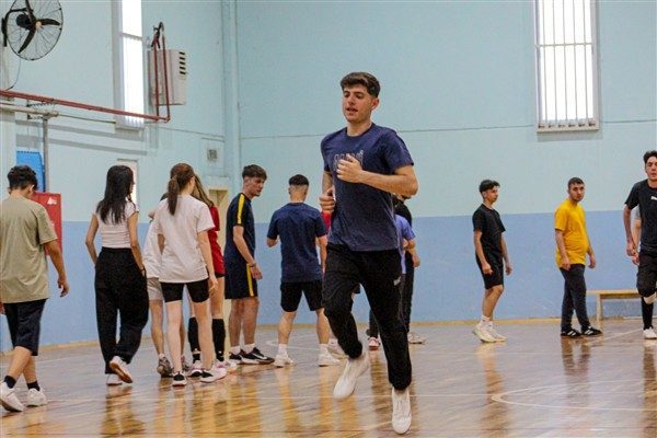 Karacabey Belediyesi, gen&ccedil;lerin mesleki hedeflerine ulaşması i&ccedil;in verdiği desteği s&uuml;rd&uuml;r&uuml;yor.