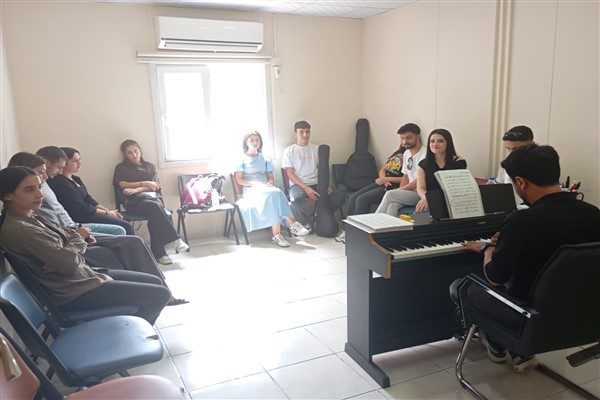 Konservatuara hazırlık kurslarına katılan 13 &ouml;ğrenciden 12&rsquo;si, &ccedil;eşitli &uuml;niversitelerin M&uuml;zik