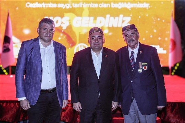 Program, saygı duruşu ve İstiklal Marşı&rsquo;nın okunmasıyla başlayıp Kur&rsquo;an-ı Kerim