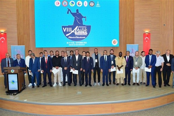 A&ccedil;ılışta konuşan Kırşehir Valisi Murat Sefa Demiry&uuml;rek, Ahilik k&uuml;lt&uuml;r&uuml;n&uuml;n uluslararası