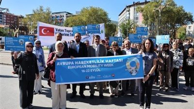 D&uuml;zenlenen etkinliğe TEMA Vakfı ve sivil toplum kuruluşları temsilcileri, başkan