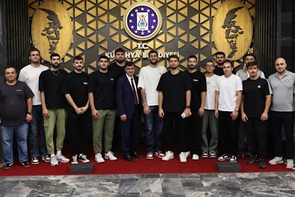 K&uuml;tahya Belediye Başkanı Ey&uuml;p Kahveci, T&uuml;rkiye Basketbol Federasyonu Erkekler B&ouml;lgesel