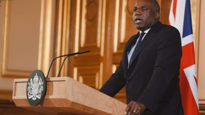 İngiltere Başbakan Yardımcısı David Lammy, Kırgızistan Cumhurbaşkanı Sadır Caparov ile