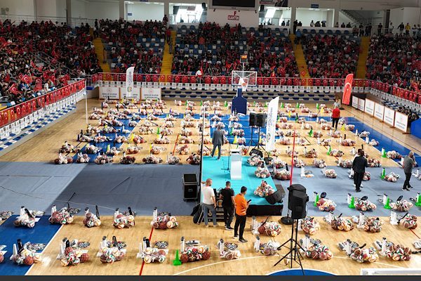 Malatya B&uuml;y&uuml;kşehir Belediyesi tarafından, okullara yaptığı spor tesisi yatırımlarının yanı