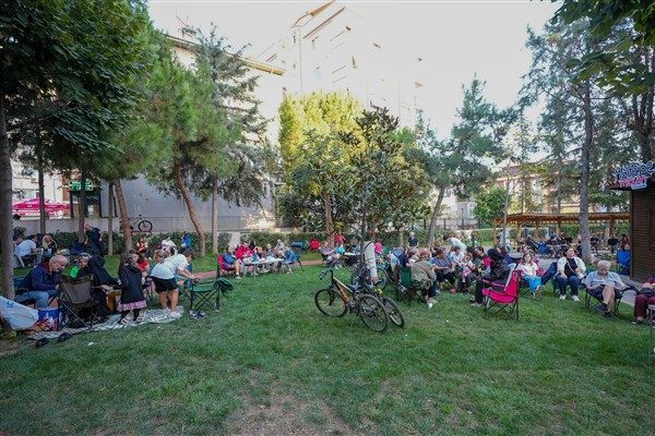 Etkinlikte mahalle sakinleri hem piknik yaptı hem de iki saat