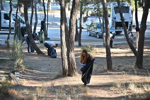 Yunusemre il&ccedil;esi &Ccedil;iftlik Park&rsquo;ta, &ccedil;evre kirliliğine dikkat &ccedil;ekmek ve farkındalık