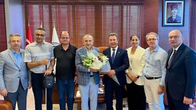 Manisa Kent Konseyi Başkanı Hakkı Bayraktar ve Y&uuml;r&uuml;tme Kurulu &uuml;yeleri
