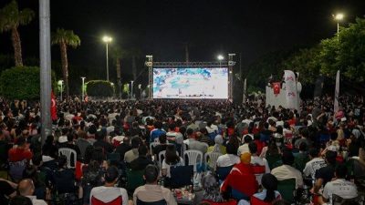 Etkinlikte 7&rsquo;den 77&rsquo;ye Mersinliler, 12 Dev Adam&rsquo;a destek verdi. Karşılaşma