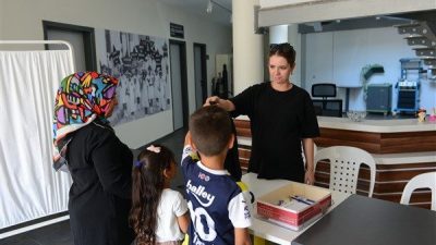 Nil&uuml;fer Belediyesi, yeni eğitim yılı &ouml;ncesinde ihtiya&ccedil; sahibi ailelere destek