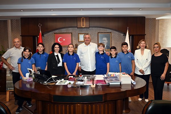&Ouml;ğrenciler, &ouml;ğretmenleri Beg&uuml;m Bozkurt &ouml;nc&uuml;l&uuml;ğ&uuml;nde Doğa Koruma ve Milli Parklar