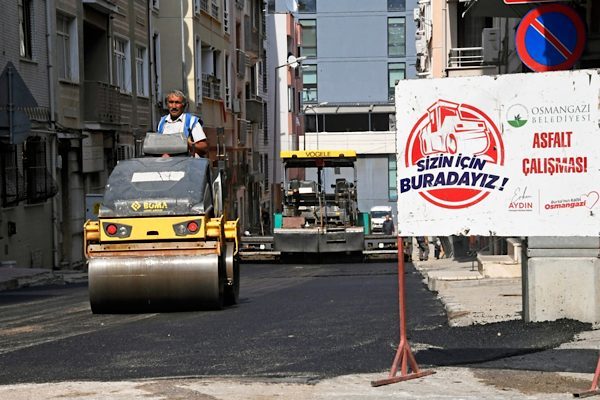 Osmangazi Belediyesi tarafından il&ccedil;edeki yolları daha konforlu hale getirmek amacıyla