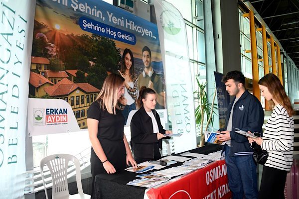 Osmangazi Belediyesi tarafından &uuml;niversite eğitimi i&ccedil;in Bursa&rsquo;ya gelen gen&ccedil;ler bilgilendirme