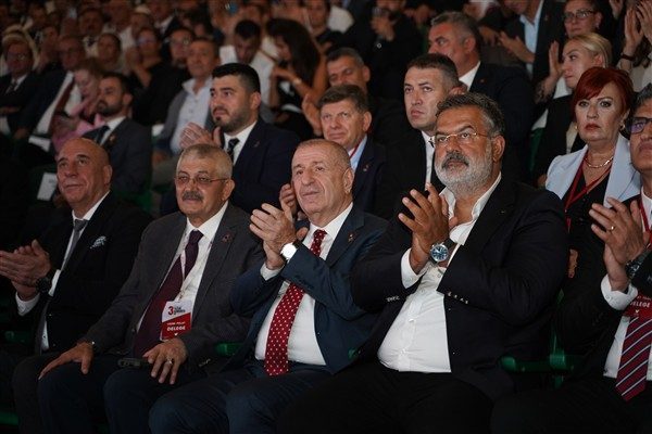 Zafer Partisi Genel Başkanı Prof. Dr. &Ouml;zdağ, partisinin 3. Olağan&uuml;st&uuml;