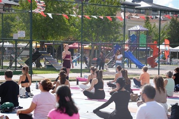 Nazım Hikmet Ran Parkı&rsquo;ndaki festival alanını sabahın erken saatlerinde dolduran