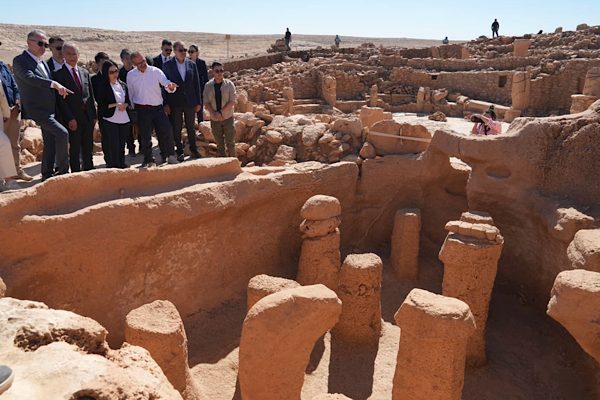 Prenses Mikasa, T&uuml;rkiye temasları &ccedil;er&ccedil;evesinde Şanlıurfa&rsquo;da &ccedil;eşitli ziyaretlerde bulundu. Prenses