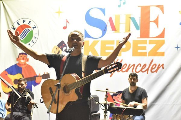 Kepez Belediyesi&rsquo;nin sosyal belediyecilik anlayışıyla mahallelere taşınan &nbsp;&ldquo;Sahne Kepez&rdquo; etkinlikleri,