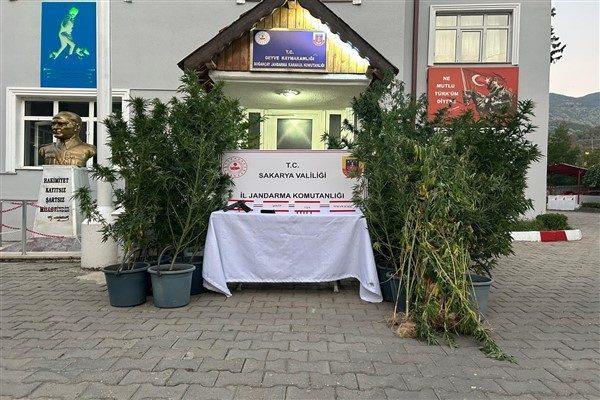Sakarya İl Jandarma Komutanlığı ekiplerince d&uuml;zenlenen, uyuşturucu su&ccedil;larıyla m&uuml;cadele kapsamında
