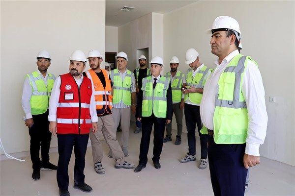 Şanlıurfa&rsquo;da yapımı devam eden Şehir Hastanesi&rsquo;nde y&uuml;r&uuml;t&uuml;len &ccedil;alışmalar, yetkililer tarafından