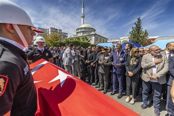 İzmir B&uuml;y&uuml;kşehir Belediye Başkanı Cemil Tugay, Bal&ccedil;ova Salih İşg&ouml;ren Polis
