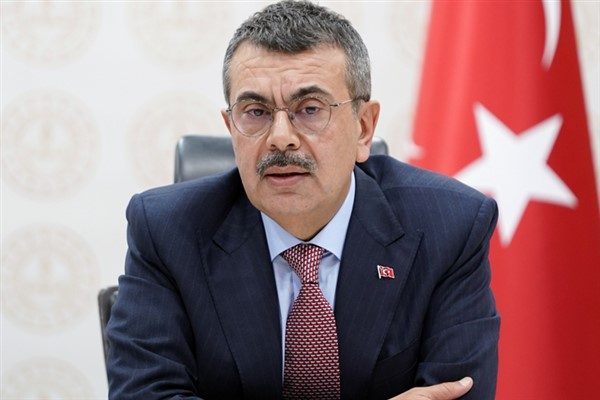 Milli Eğitim Bakanı Tekin, okulların a&ccedil;ıldığı ilk g&uuml;n, &ouml;ğrenciler ve