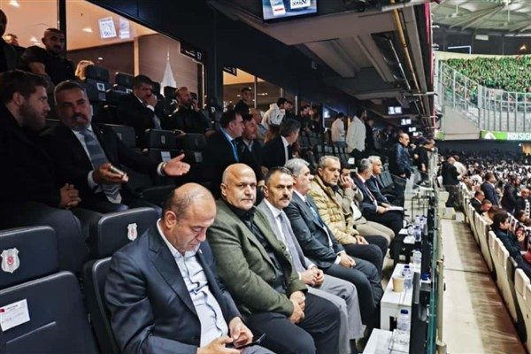 Kocaeli Valisi Aktaş, Trendyol S&uuml;per Lig'in 7. haftasında T&uuml;praş Stadyumu&rsquo;nda