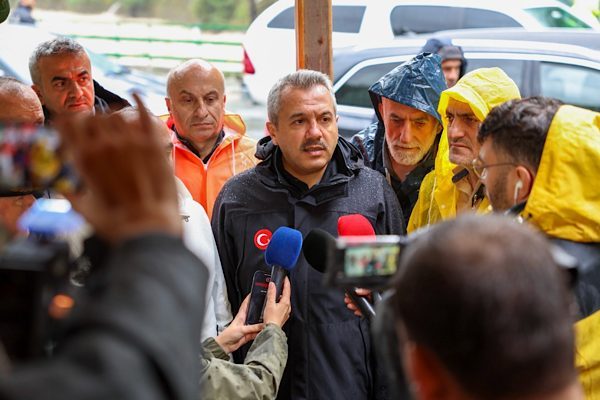 Rize&rsquo;de etkili olan kuvvetli sağanak yağışlar sonrası meydana gelen olumsuzluklar,
