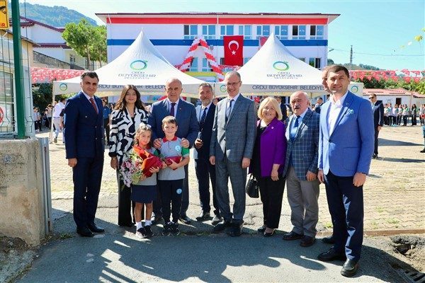 Kumbaşı Fatma Mağden İlkokulu-Ortaokulu'nda ger&ccedil;ekleştirilen yeni eğitim &ouml;ğretim yılı ve
