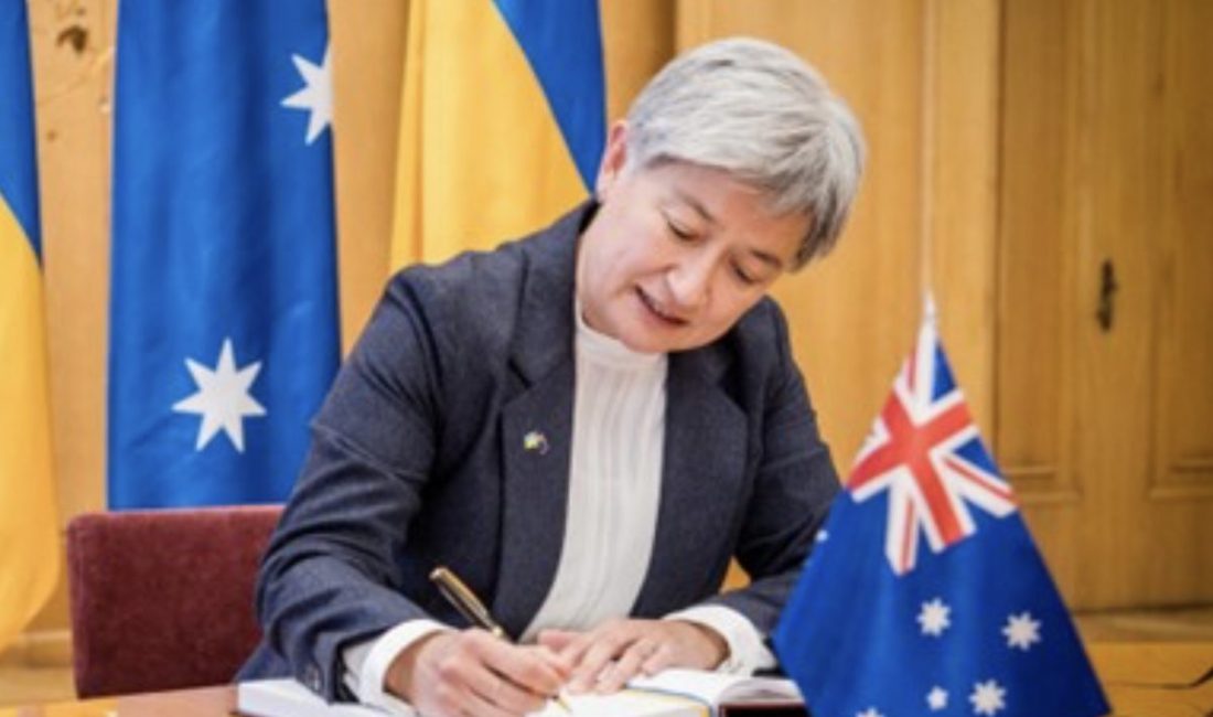 Avustralya Dışişleri Bakanı Penny Wong, Japonya Baş Kabine Sekreteri Hayashi