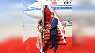 &Ccedil;in Cumhurbaşkanı Xi Jinping, Xinjiang Uygur &Ouml;zerk B&ouml;lgesi&rsquo;nde farklı etnik