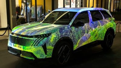 Peugeot, yeni elektrikli SUV modeli&nbsp;E-5008&rsquo;i sanat ve teknolojiyle buluşturan &ouml;zel