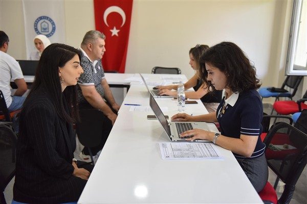Yıldırım Belediyesi iş arayanlarla iş verenleri buluşturmaya devam ediyor. İstihdam