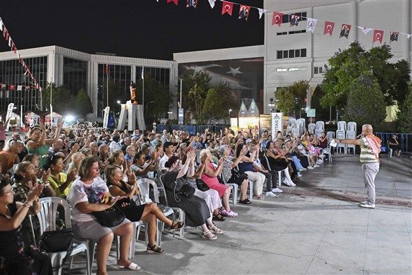Her gece farklı bir y&ouml;reye &ouml;zg&uuml; konserler ve halk danslarına