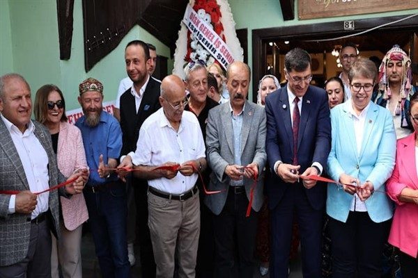 Y&uuml;ksek Kahve&rsquo;nin a&ccedil;ılışında konuşan Başkan Kahveci, &ldquo;Y&uuml;ksek Kahve, şehrimizin belleğinde