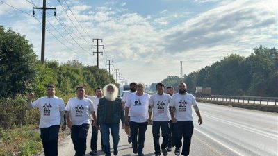 Gen&ccedil;lere Hendek&rsquo;te sanat&ccedil;ı S&uuml;avi destek verdi. Bir s&uuml;re gen&ccedil;lerle birlikte