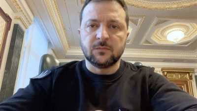Zelenski, tank personelinin zorlu ve riskli koşullar altında g&ouml;rev yaptığını