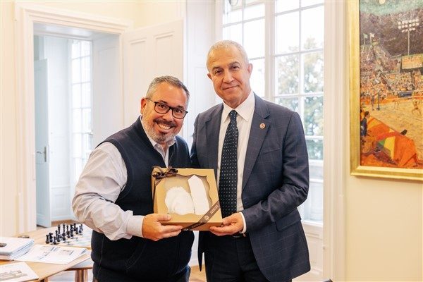 Alanya Belediye Başkanı Osman Tarık &Ouml;z&ccedil;elik ve Belediye Başkan Danışmanı