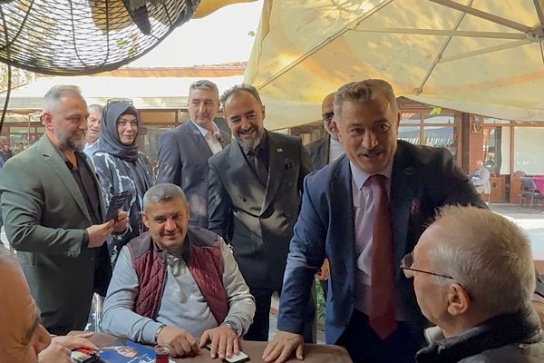 Anahtar Parti heyeti, Mudanya&rsquo;da d&uuml;zenlenen etkinlik kapsamında vatandaşlarla buluştu. Mudanya
