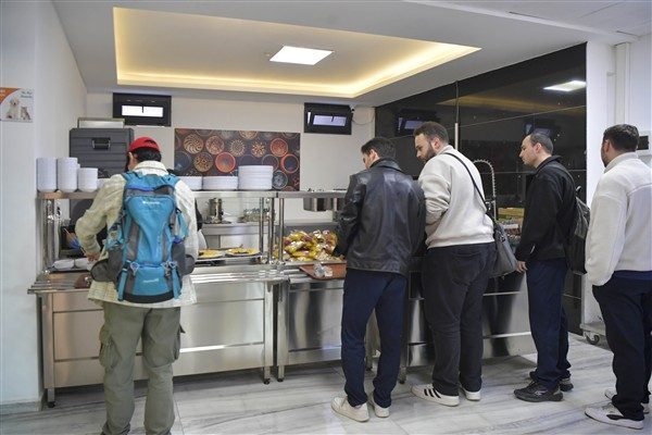 Yeni eğitim-&ouml;ğretim yılıyla birlikte Gen&ccedil;lik Sofraları artık kentin d&ouml;rt farklı