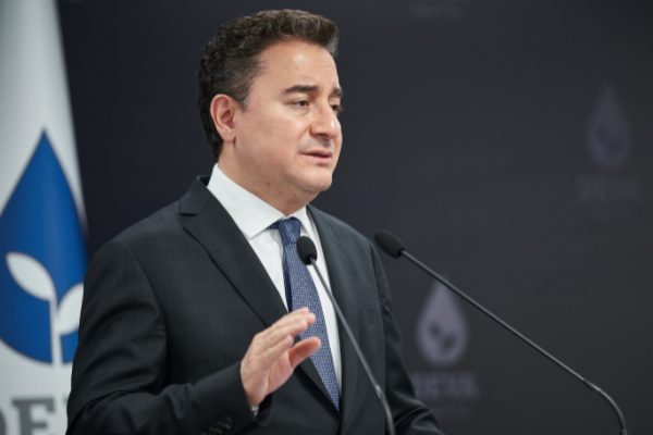 Babacan a&ccedil;ıklamasında &ldquo;&Ouml;ğrenci burslarına bakın: Aylık 3 bin lira, g&uuml;nl&uuml;k