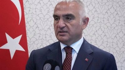 G&ouml;r&uuml;şmede, Ersoy yeni g&ouml;revine başlayan Mehmet Daniş&rsquo;e ve T&uuml;rk Telekom